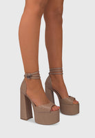 NATY Nude - Sandali plateau alti con lacci in caviglia | ENPOSH