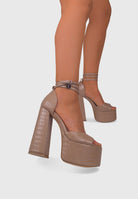 NATY Nude - Sandali plateau alti con lacci in caviglia | ENPOSH