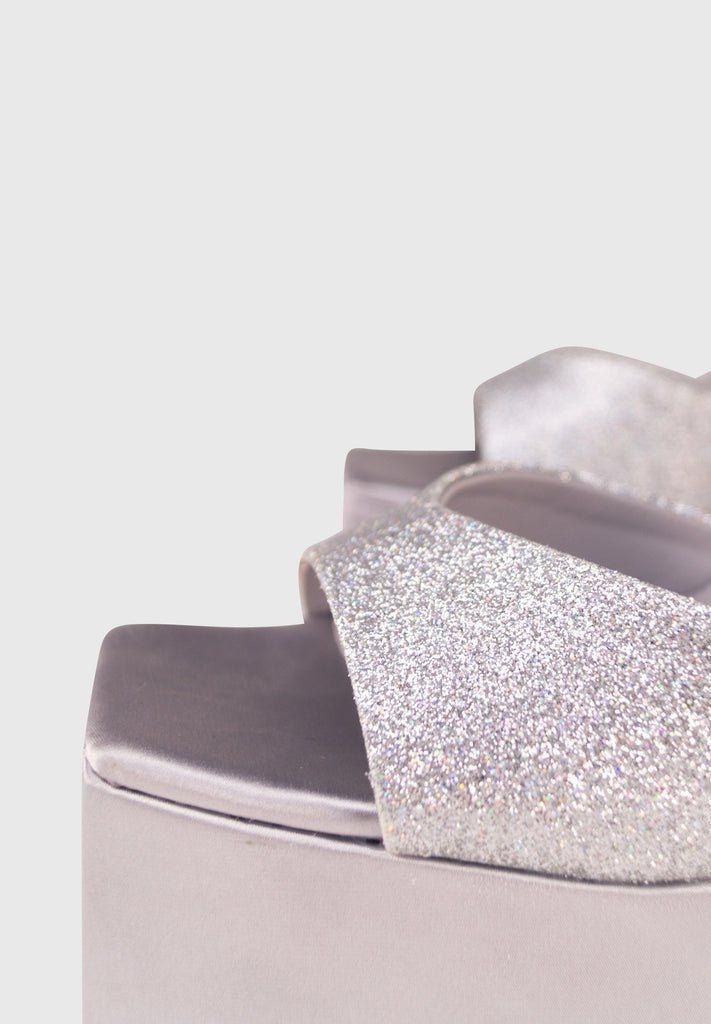 ARTEMIDE Argento effetto raso e glitter - Sandali con tacco alto e plateau | ENPOSH