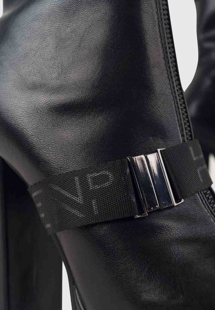 BRYNN NERO - Stivaletti Logo a calza con plateau punta quadrata | ENPOSH